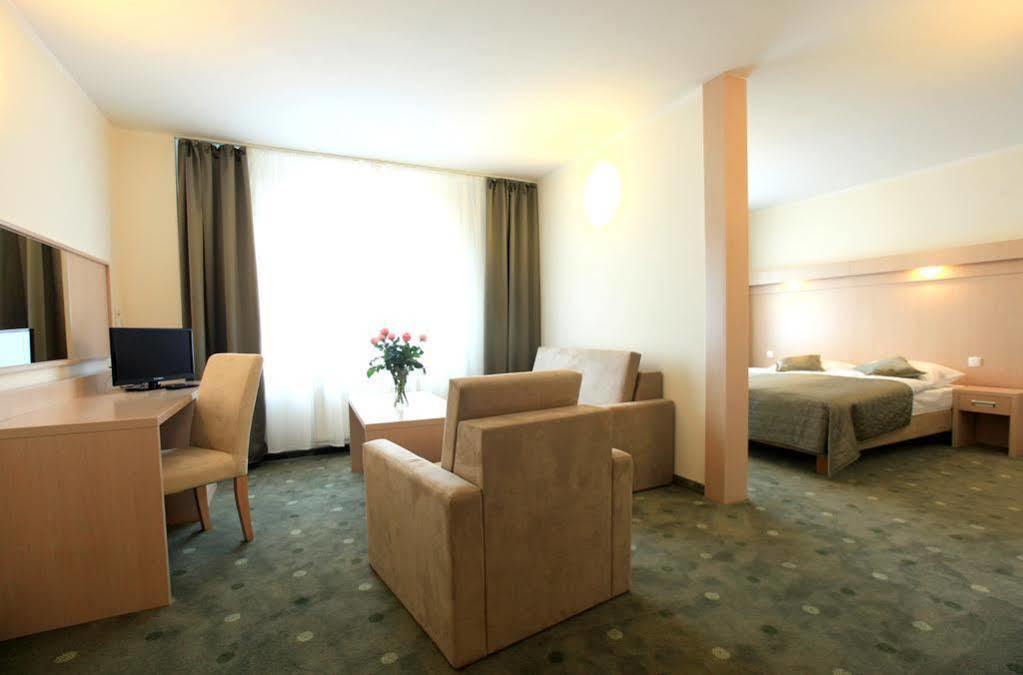 Hotel Cieplice Jelenia Góra Buitenkant foto